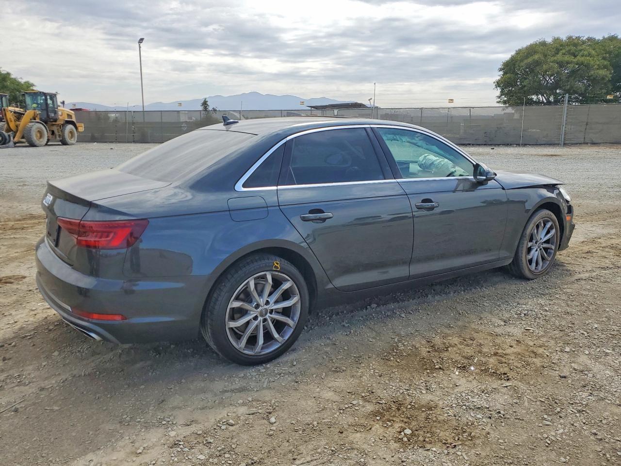 2019 Audi A4 Premium - Фото 3