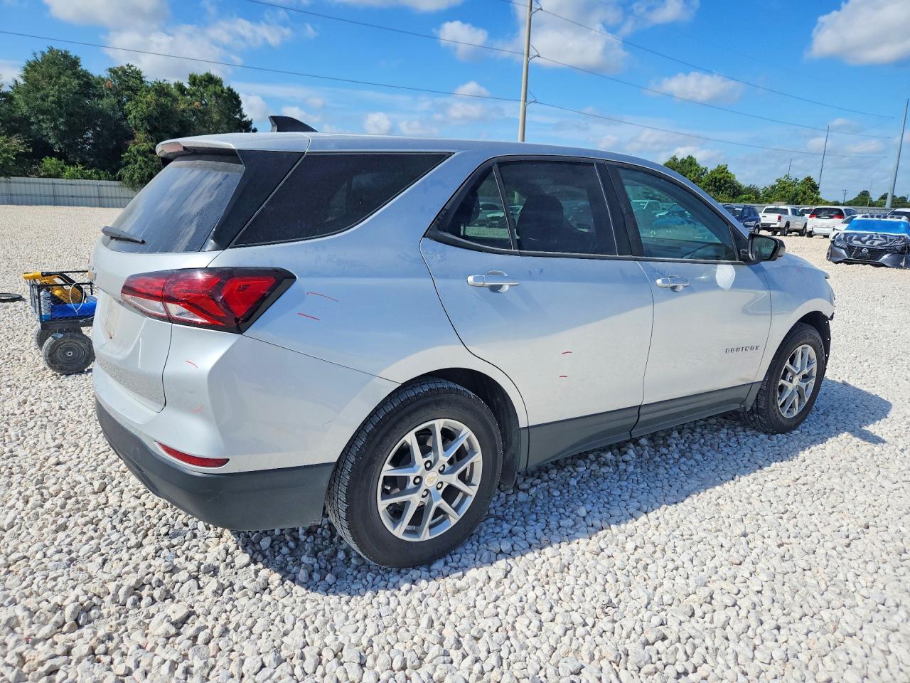 2022 Chevrolet Equinox Ls - Image 3