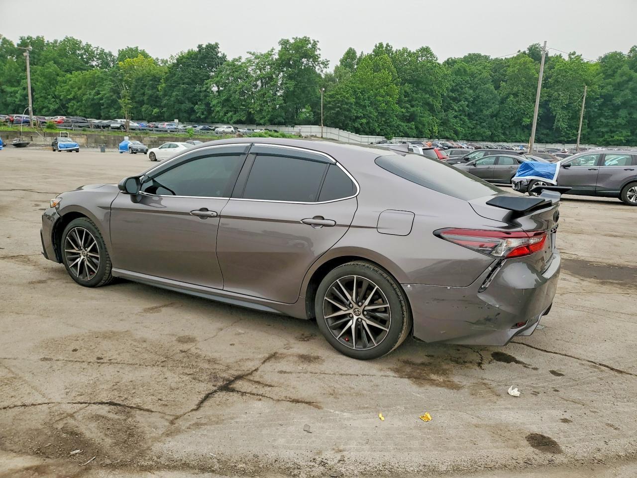 2022 Toyota Camry Se - Фото 2