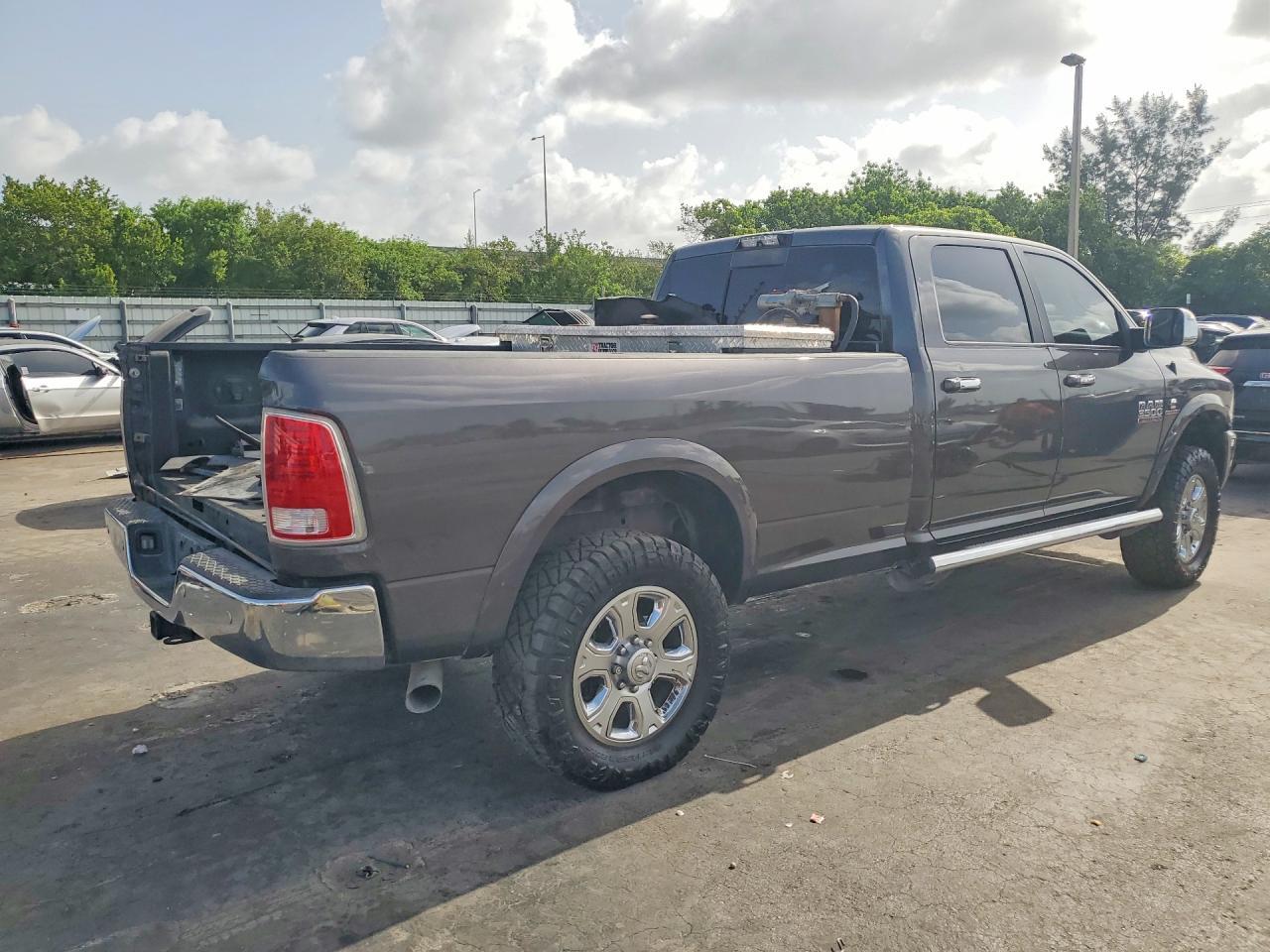 2018 Ram 3500 Laramie - Фото 3