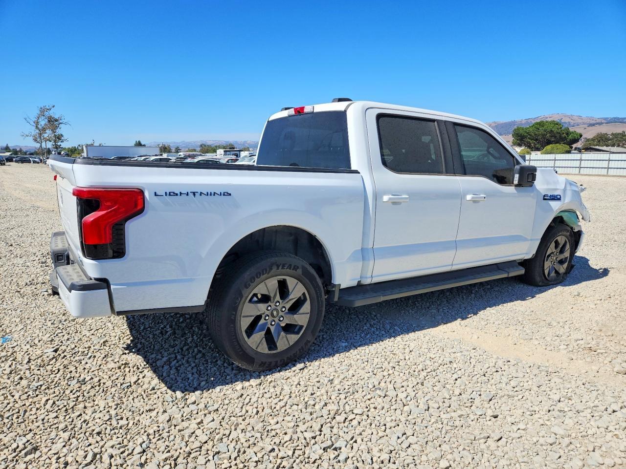 2024 Ford F150 Lightning Xlt - Фото 3