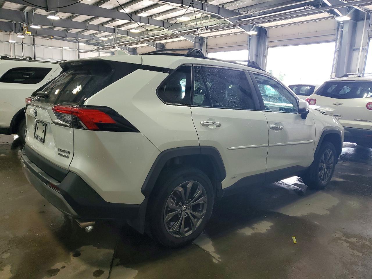 2024 Toyota Rav4 Limited - Фото 3