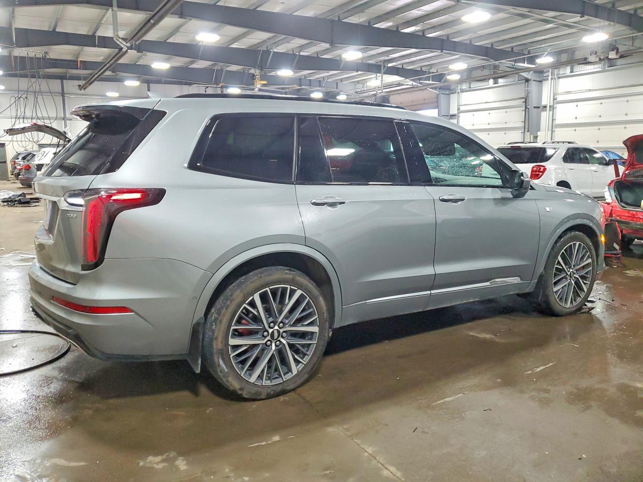 2023 Cadillac Xt6 Sport - Image 3
