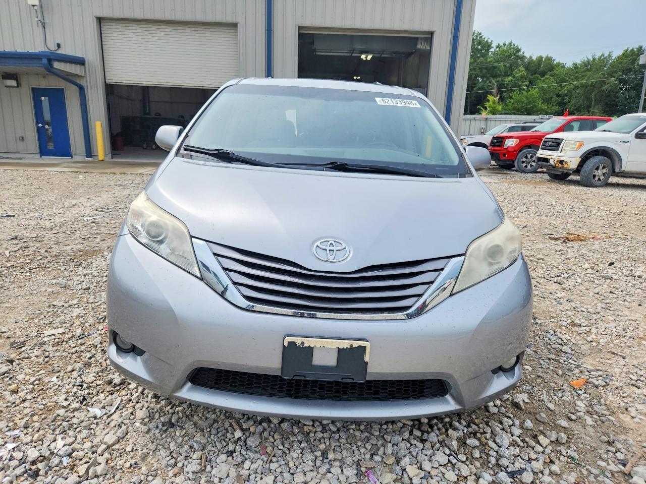 2015 Toyota Sienna Xle Premium 8-Passenger - Фото 5