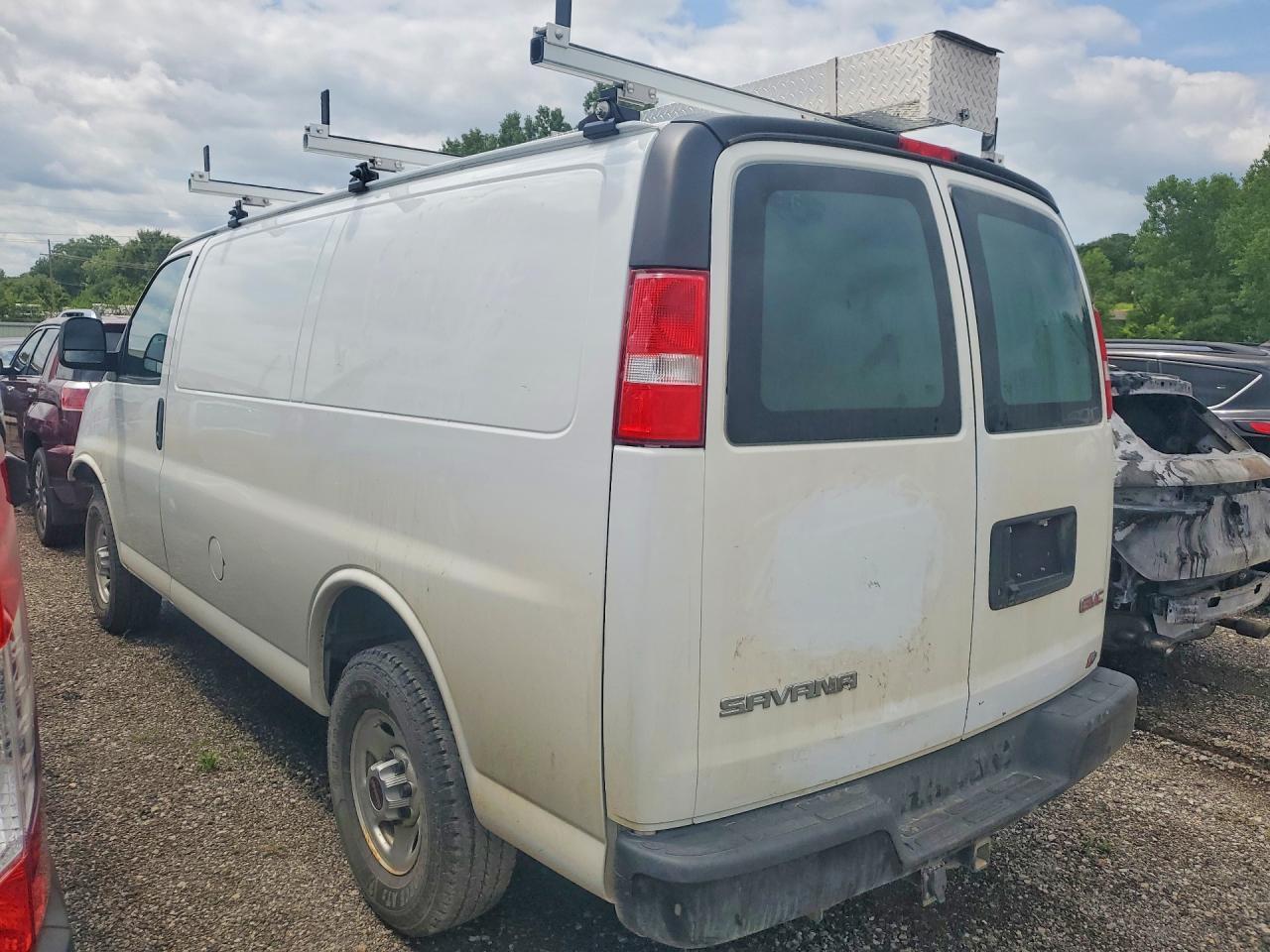 2022 GMC Savana G2500 - Фото 2