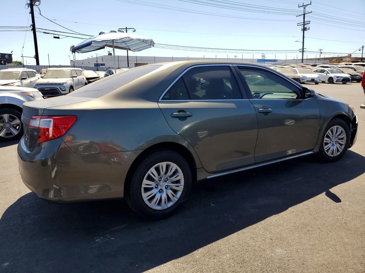 2014 Toyota Camry Le - Фото 3