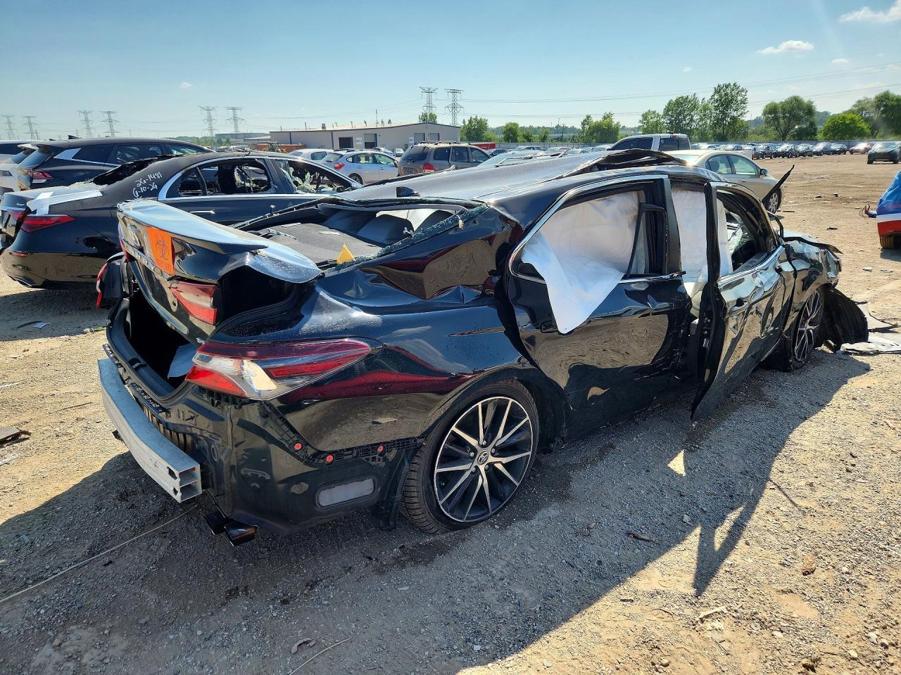 2021 Toyota Camry Se - Image 3