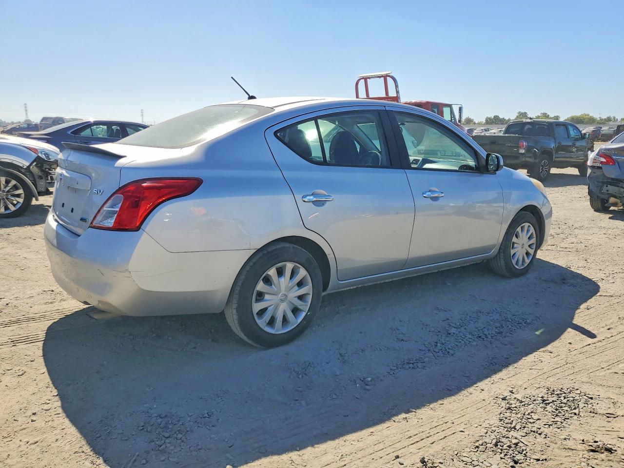2012 Nissan Versa 1.6 S - Фото 3