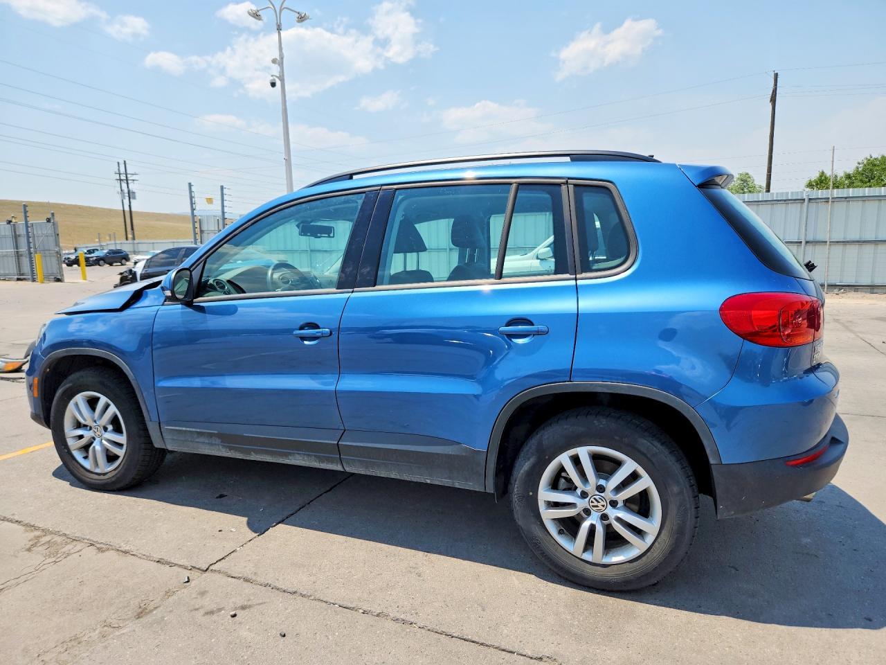 2017 Volkswagen Tiguan S - Фото 2