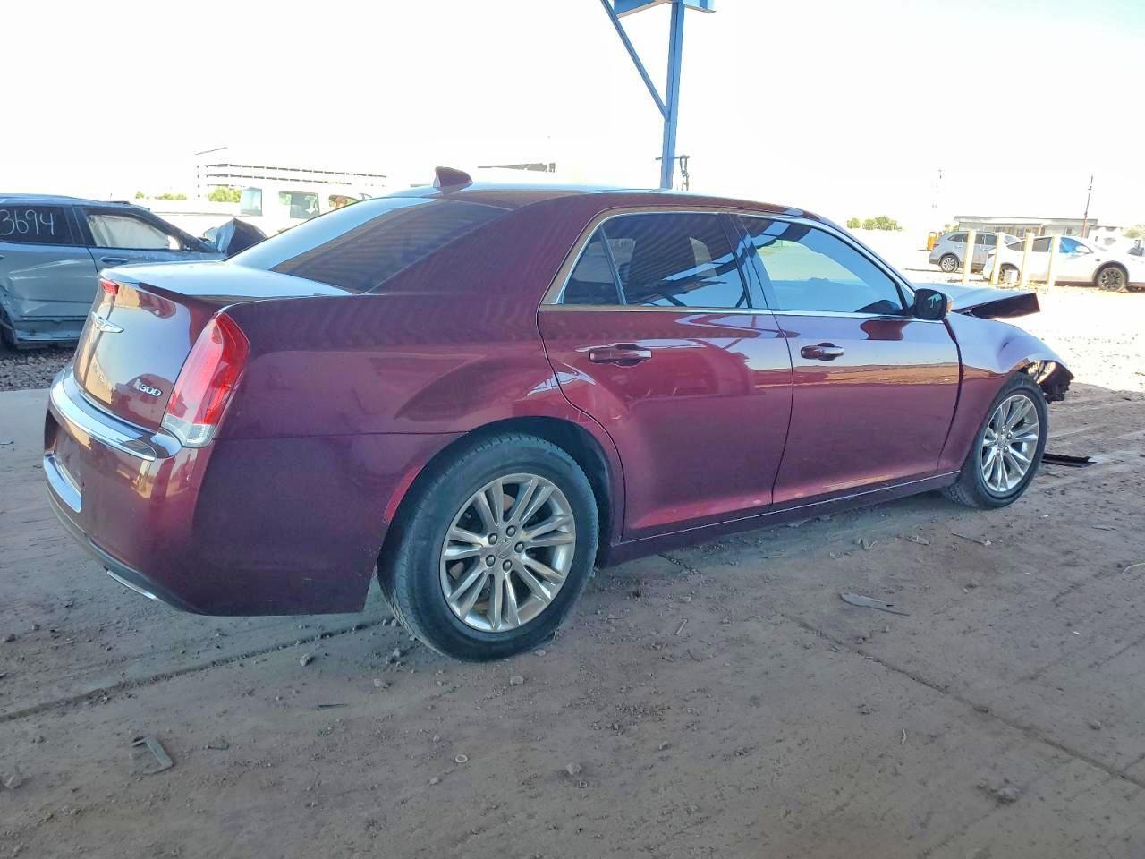2021 Chrysler 300 Touring - Фото 3