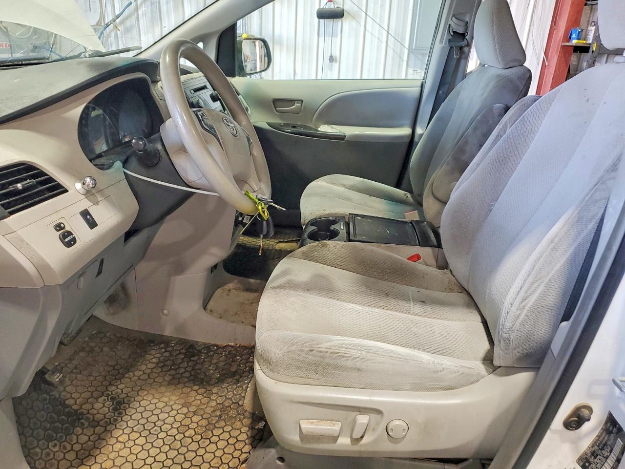 2014 Toyota Sienna Le - Фото 7