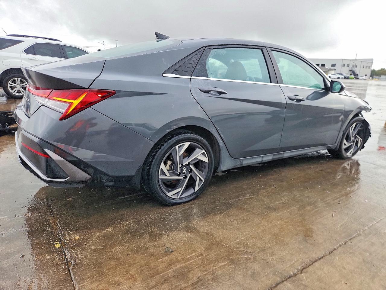 2024 Hyundai Elantra Sel - Image 3