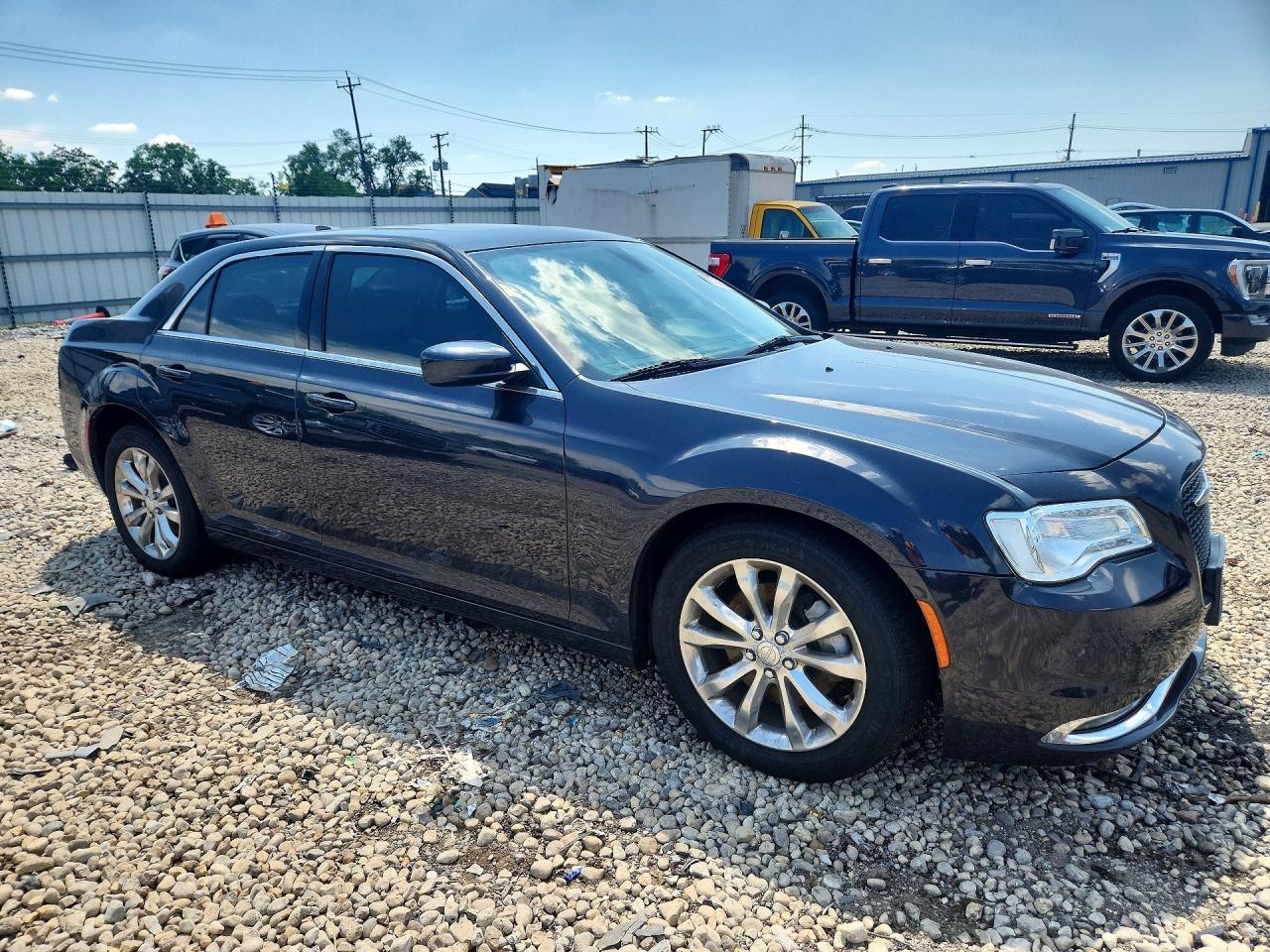 2016 Chrysler 300 Limited - Image 4
