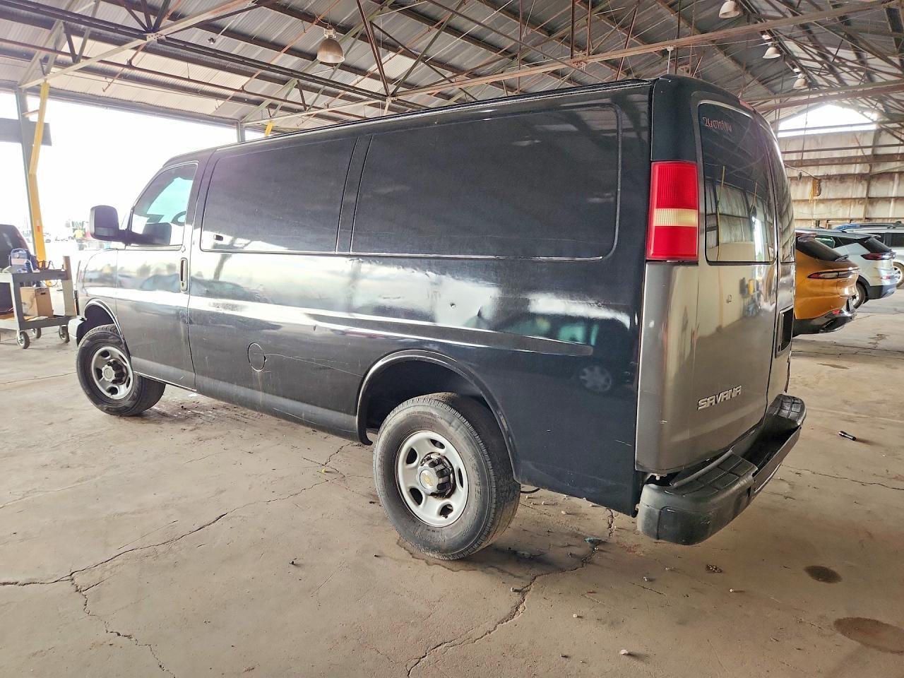 2015 Chevrolet Express G2500 - Фото 2