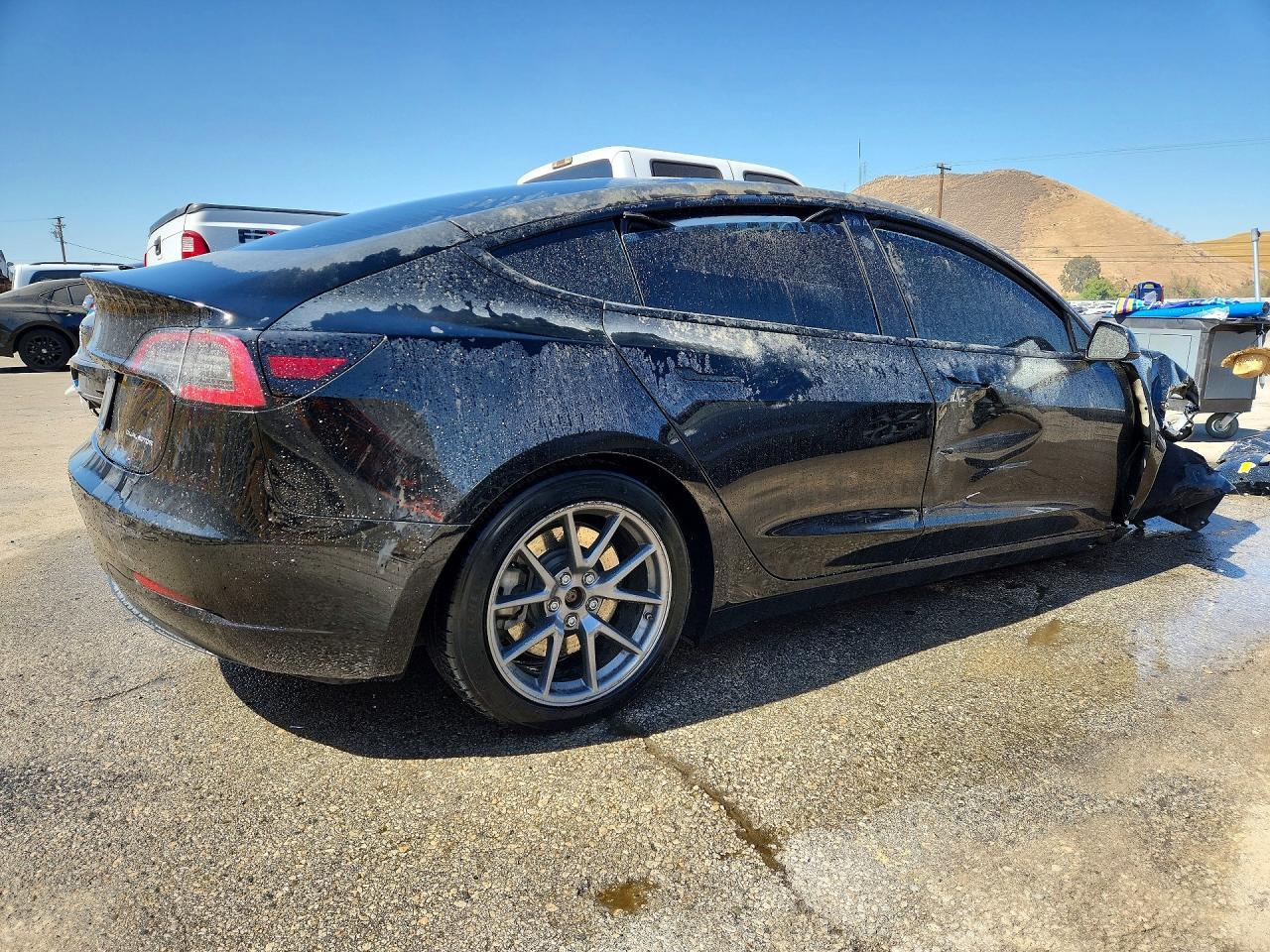 2022 Tesla Model 3 - Фото 3
