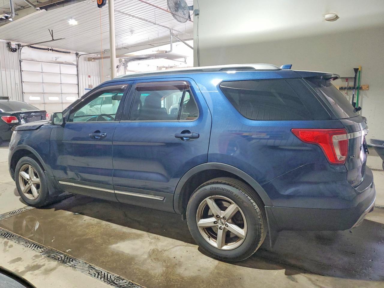 2017 Ford Explorer Xlt - Фото 2