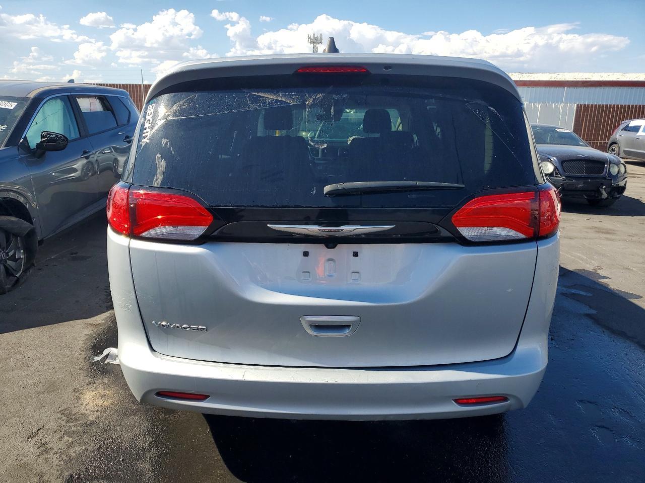 2023 Chrysler Voyager Lx - Фото 6