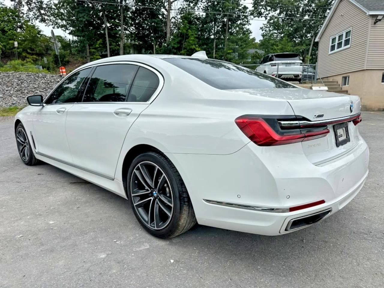 2021 BMW 750 Xi - Фото 2
