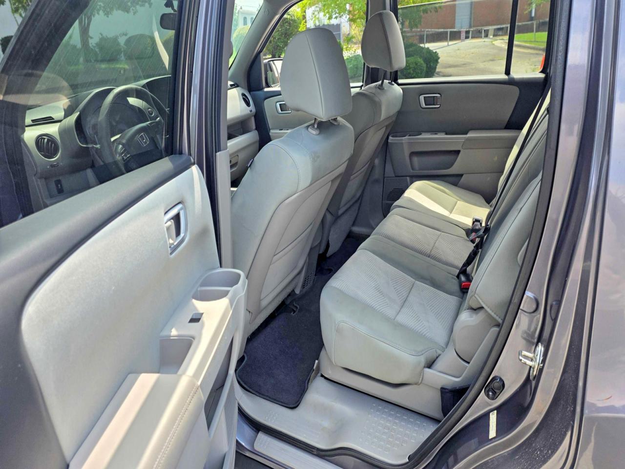 2021 Ford Edge Titanium - Image 6