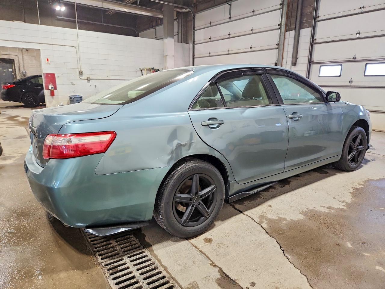 2009 Toyota Camry Le - Фото 3