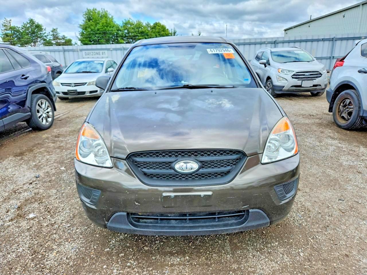 2010 Kia Rondo Lx - Image 5