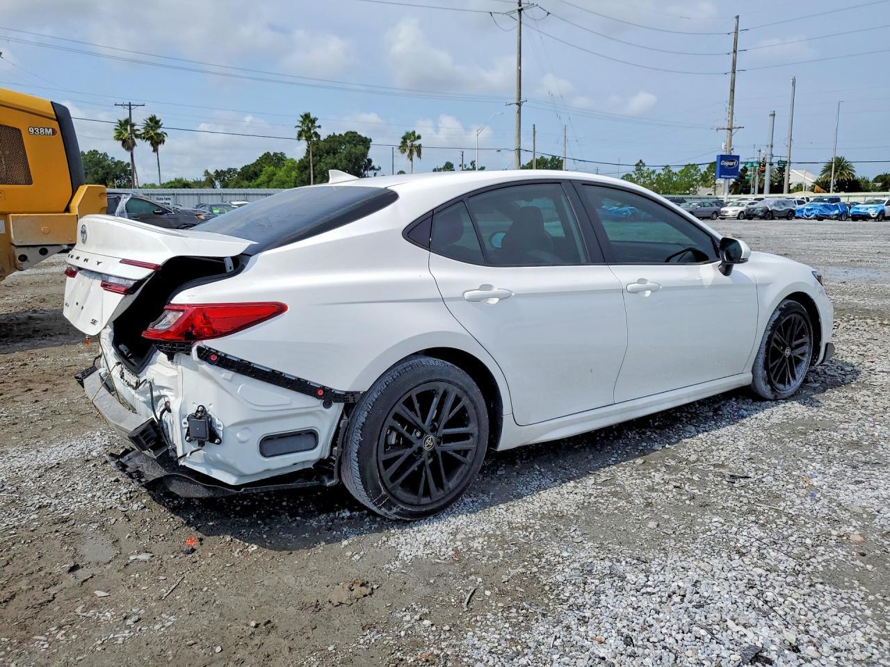2025 Toyota Camry Se - Фото 3
