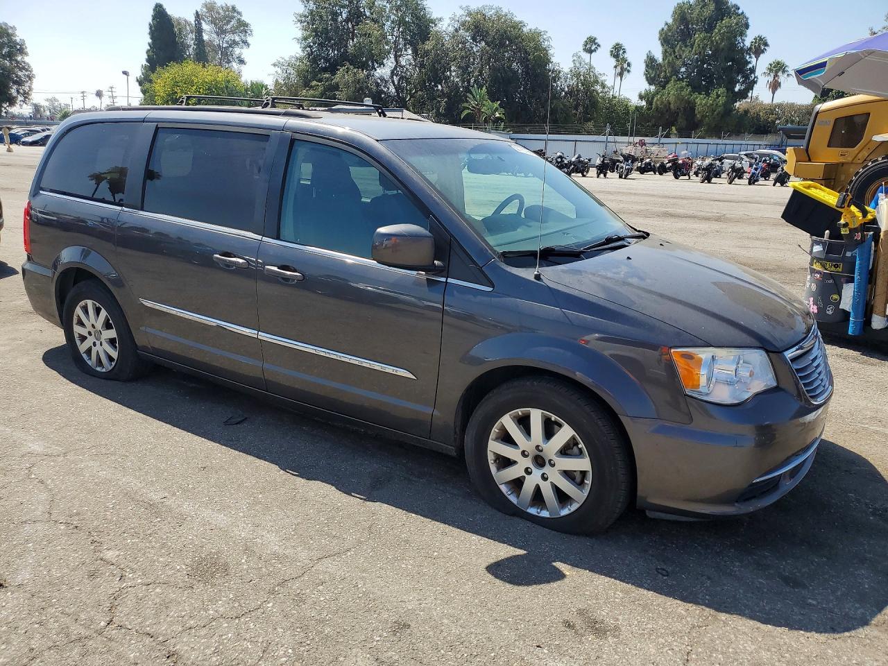 2015 Chrysler Town & Country Touring - Фото 4