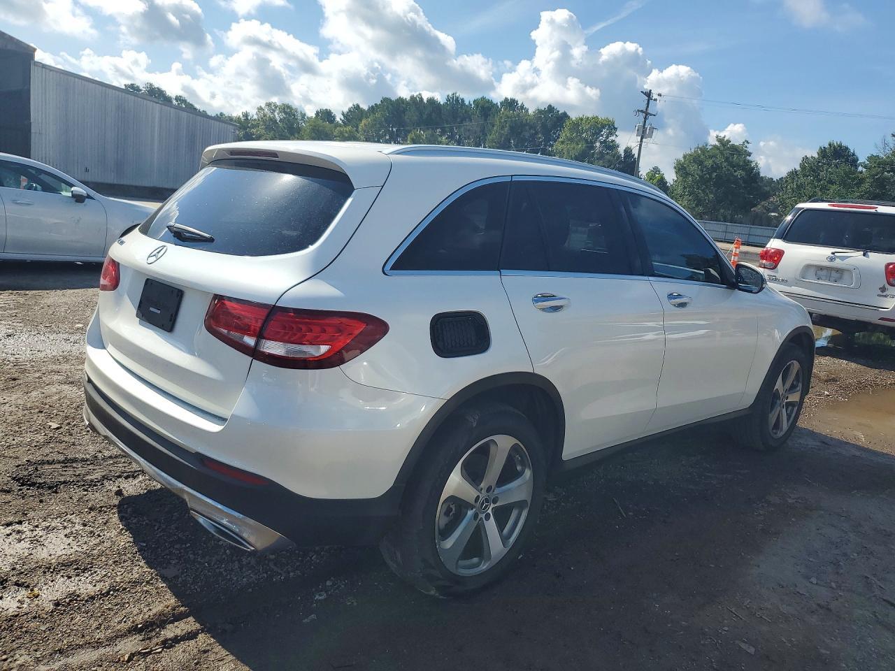 2017 Mercedes-Benz Glc 300 - Фото 3