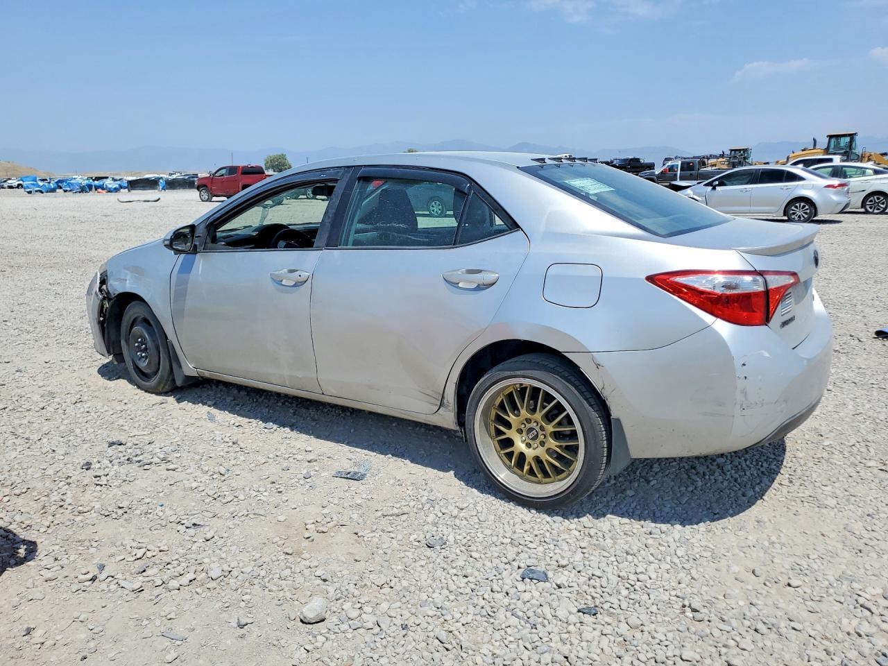 2015 Toyota Corolla - Фото 2