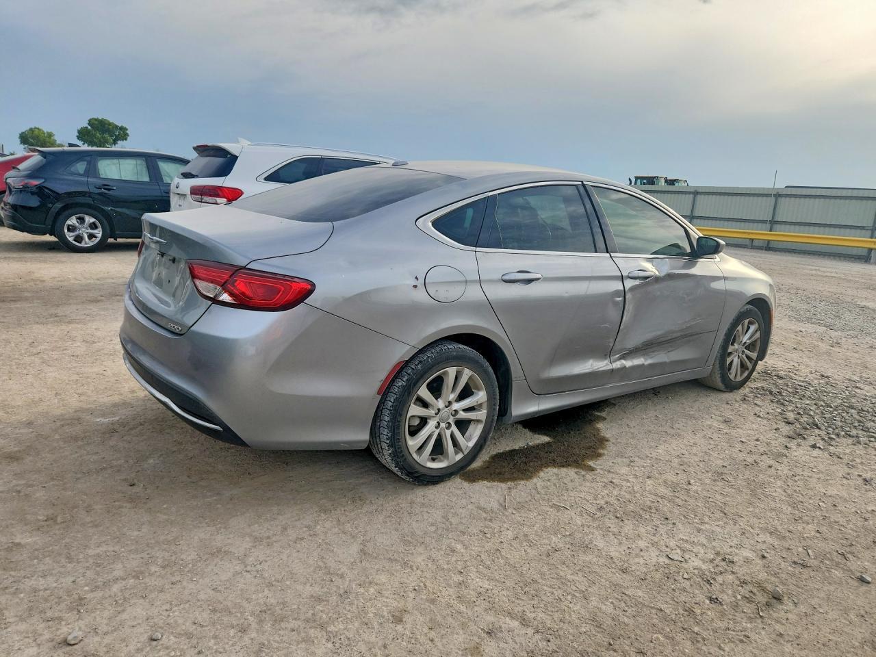 2015 Chrysler 200 Limited - Image 3