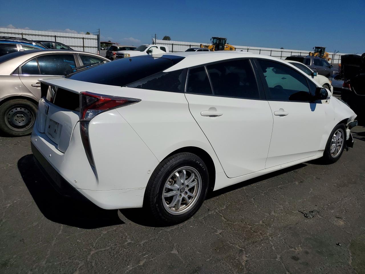 2018 Toyota Prius Three - Image 3