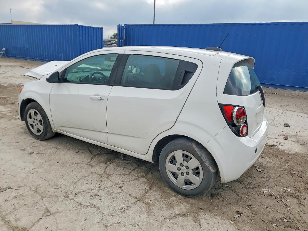 2015 Chevrolet Sonic Ls - Фото 2
