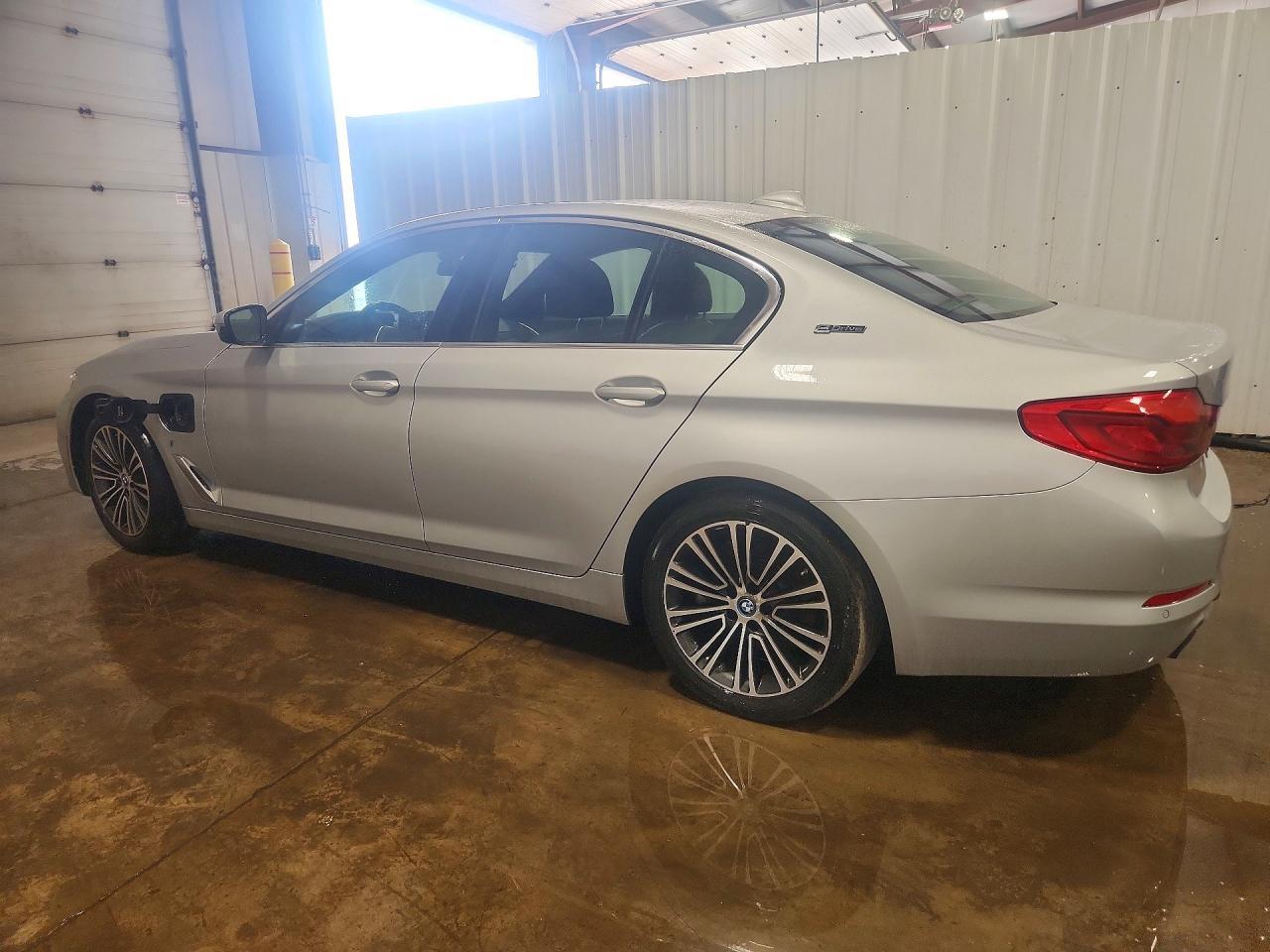 2019 BMW 530Xe - Image 2