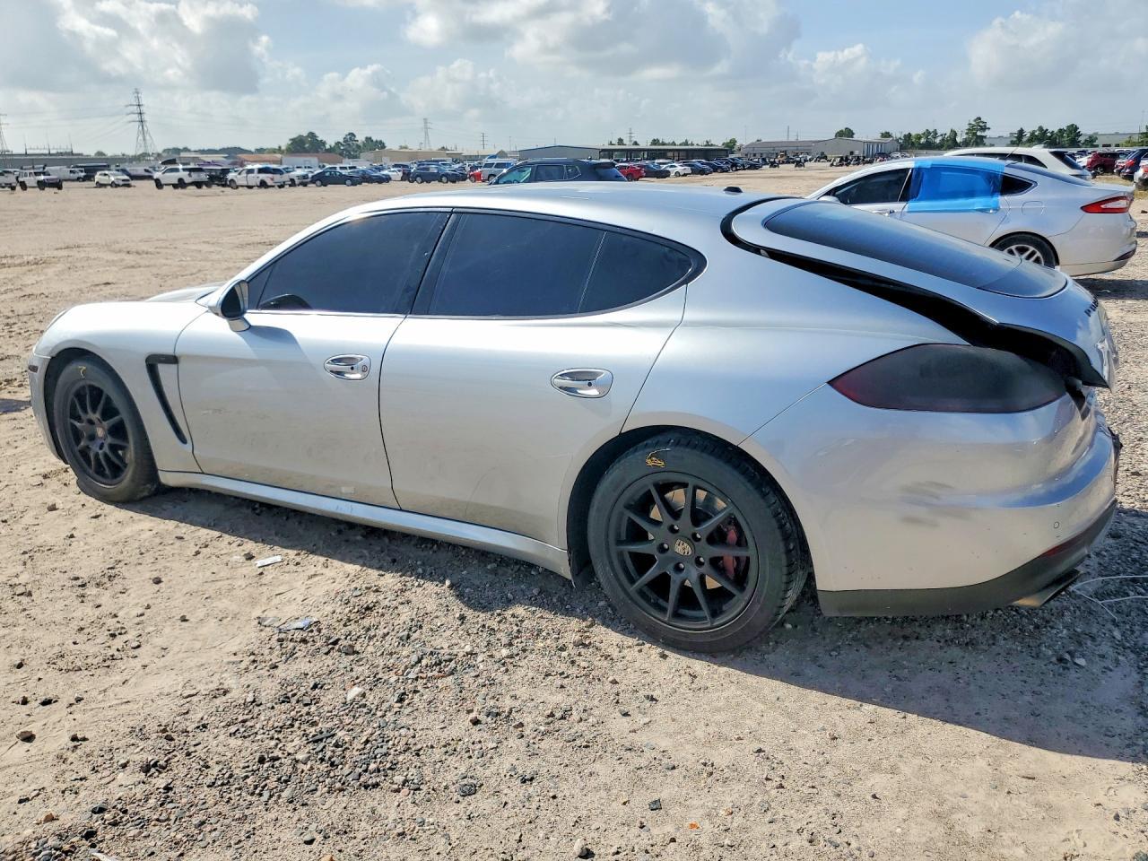 2015 Porsche Panamera 2 - Image 2