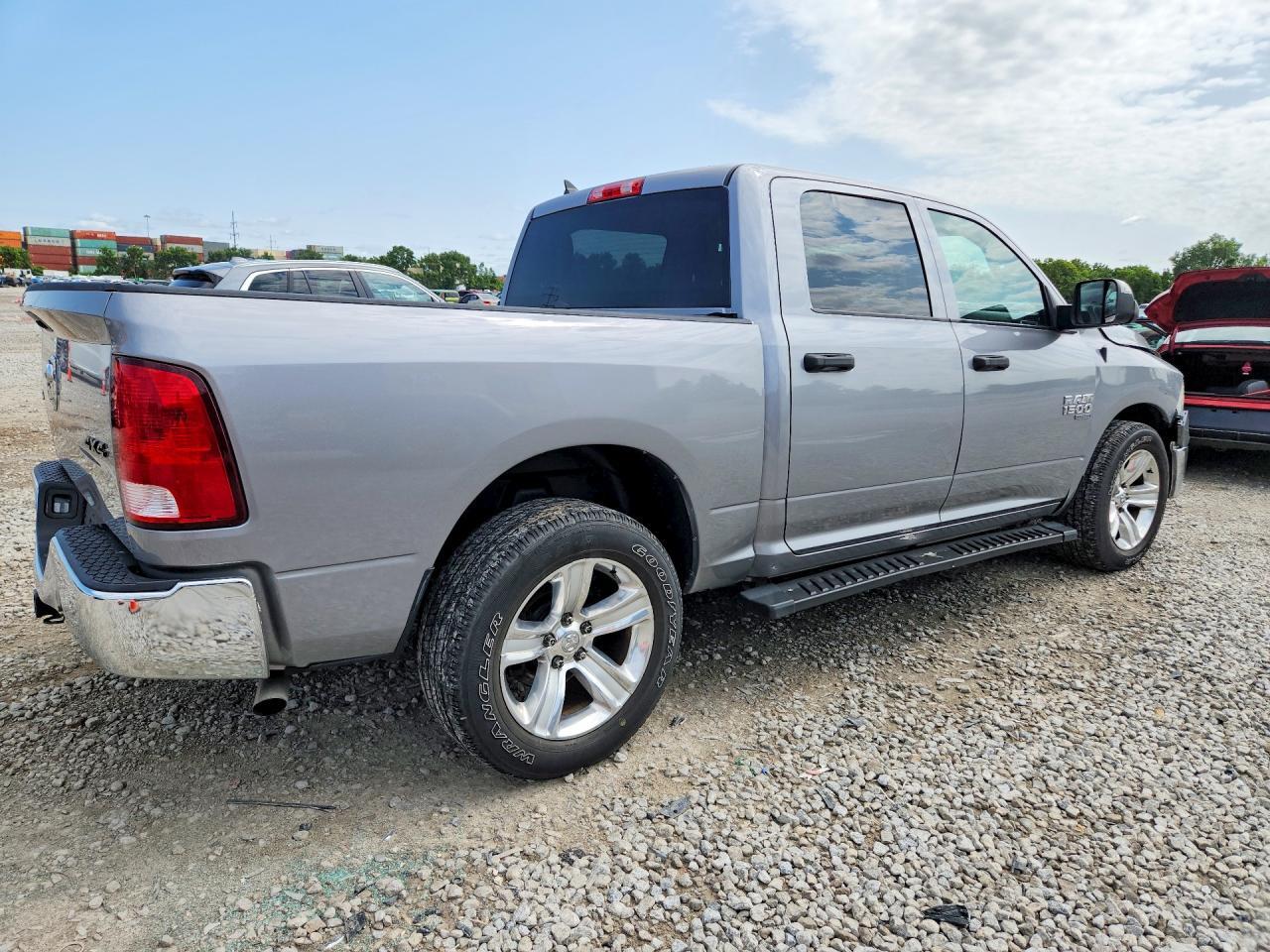 2022 Ram 1500 Classic Slt - Фото 3