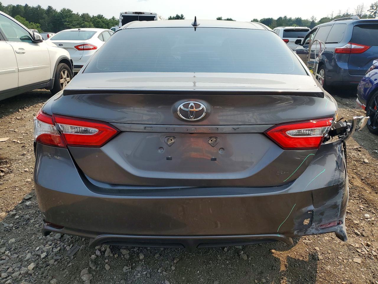 2020 Toyota Camry Se - Image 6