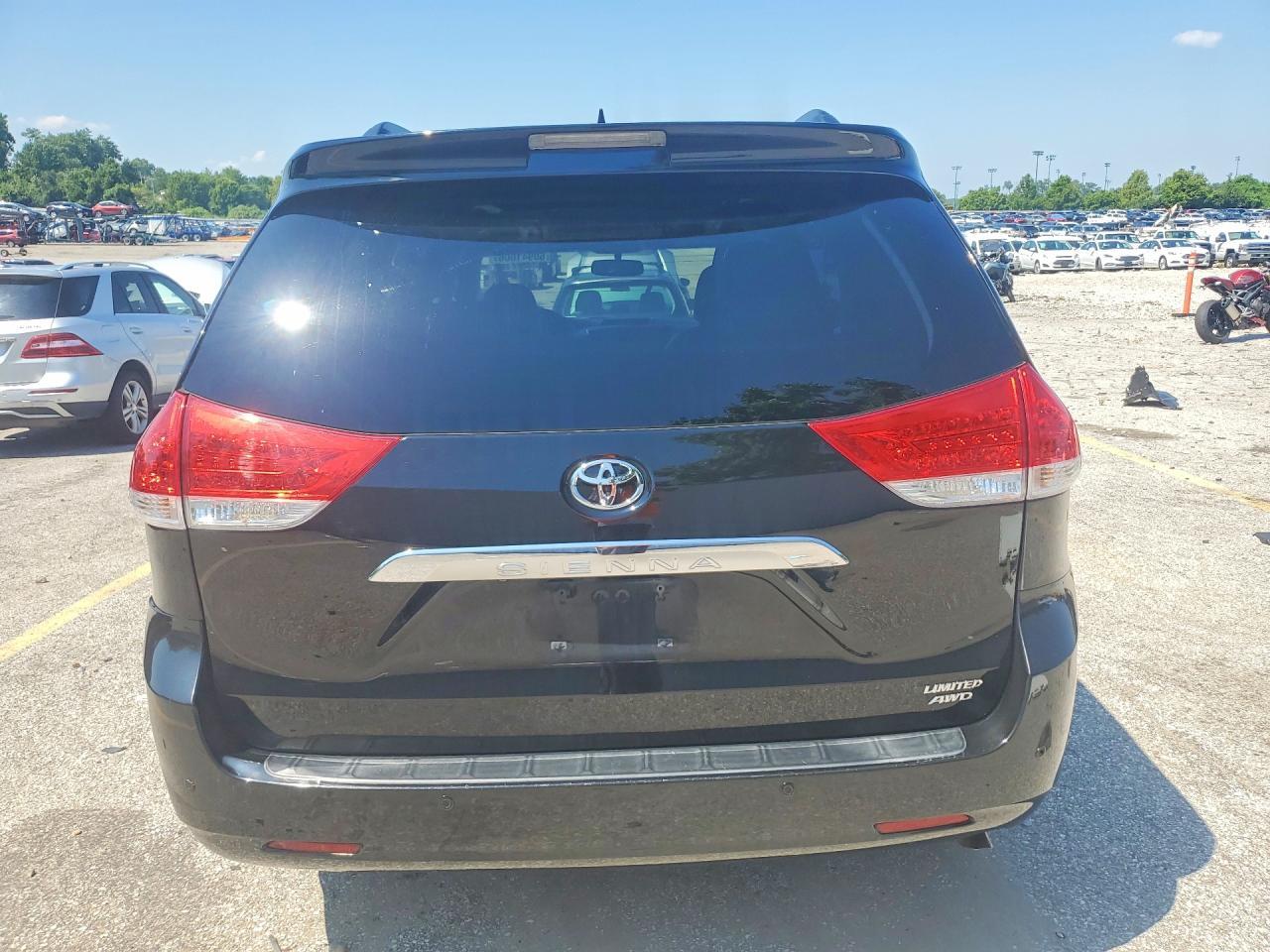 2012 Toyota Sienna Limited 7-Passenger - Фото 6