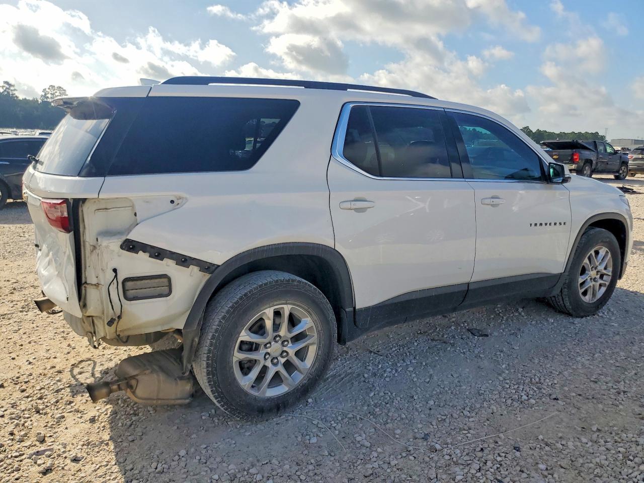 2019 Chevrolet Traverse Lt - Image 3