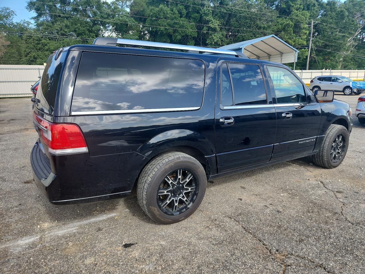 2017 Lincoln Navigator L Select - Фото 3