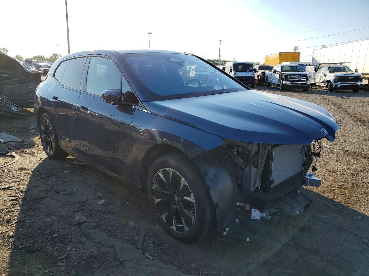 2026 BMW Ix xDrive45 - Фото 4