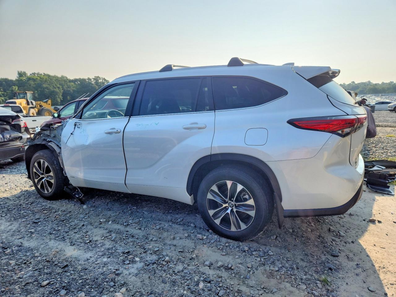 2023 Toyota Highlander Hybrid Xle - Image 2