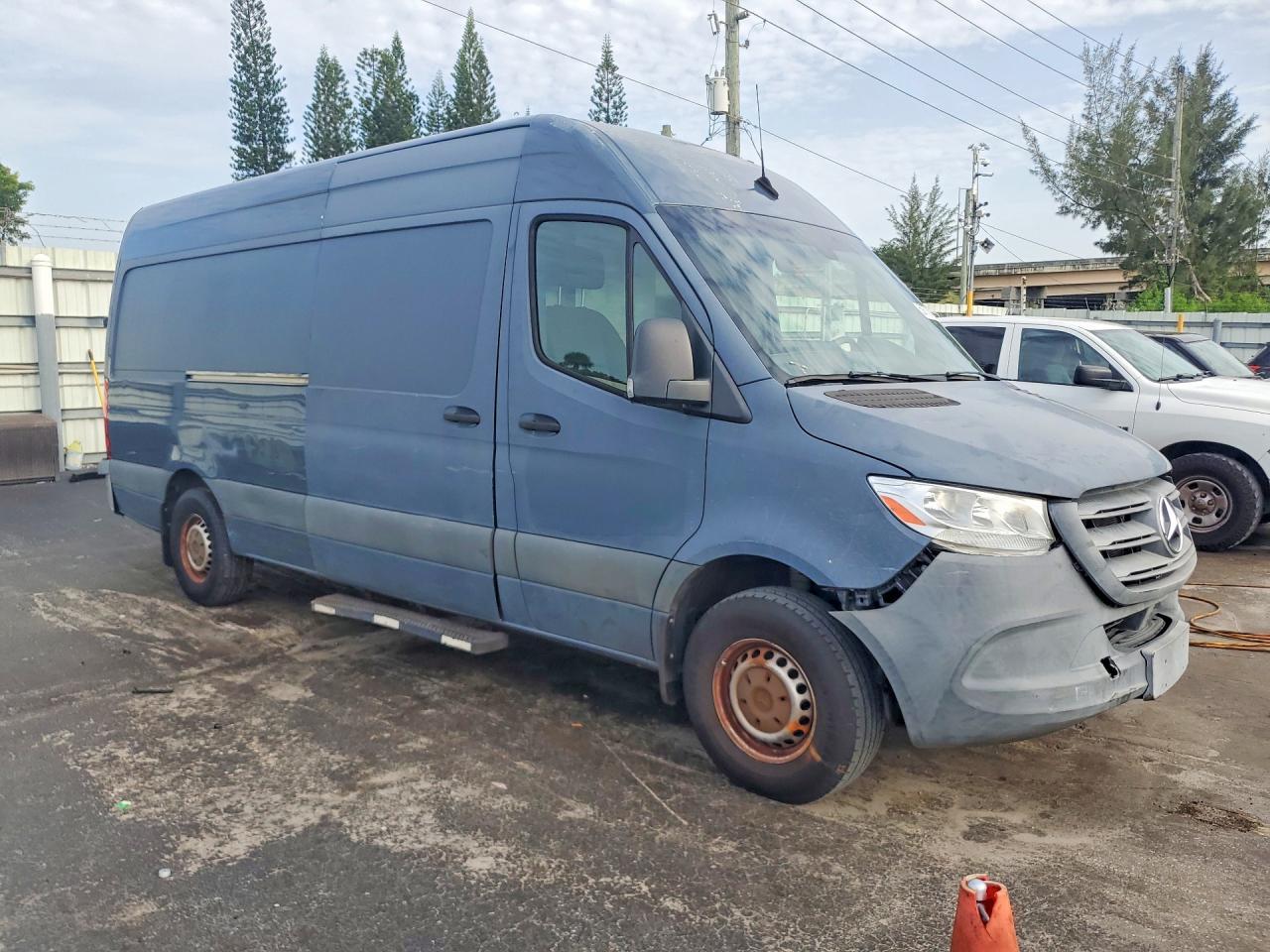 2019 Mercedes-Benz Sprinter 2500/3500 Delivery Van - Image 4