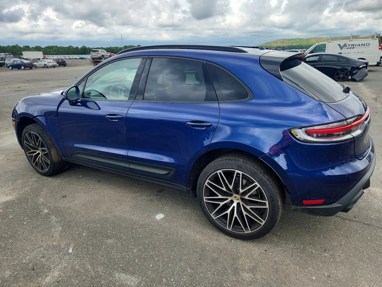 2025 Porsche Macan Base - Фото 2