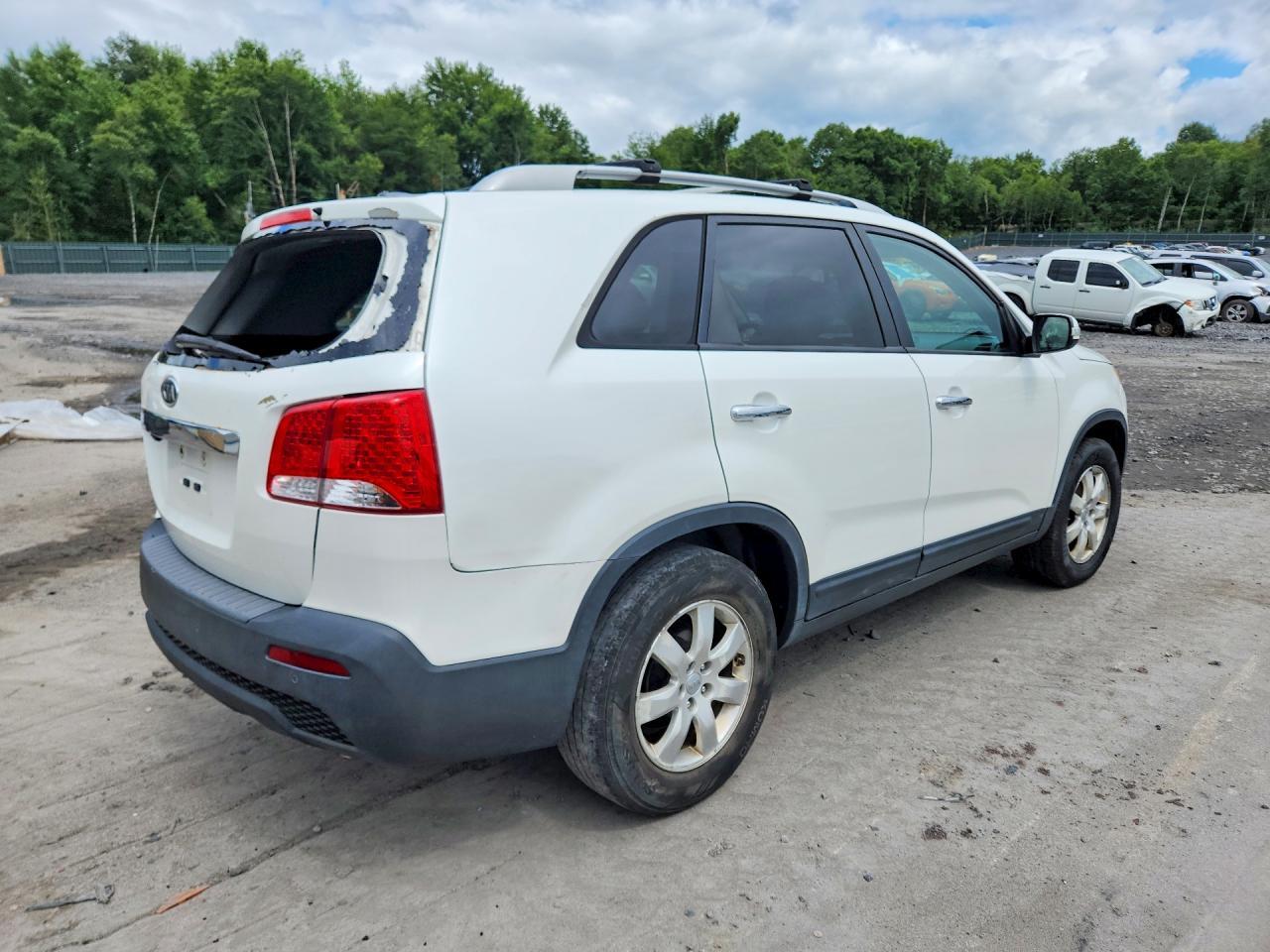 2012 Kia Sorento Lx - Image 3