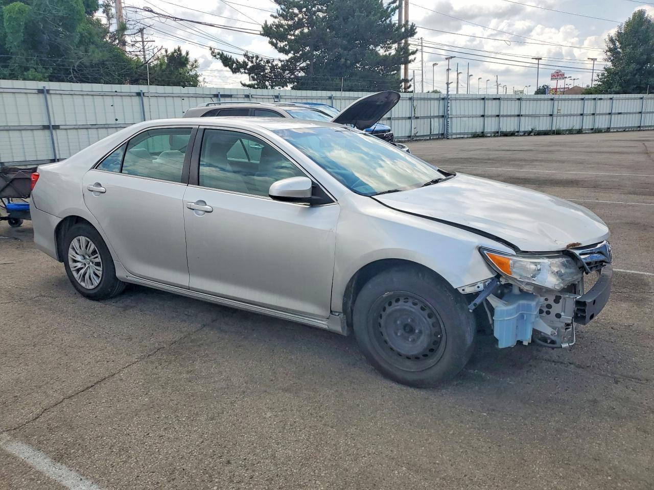 2013 Toyota Camry Le - Image 4