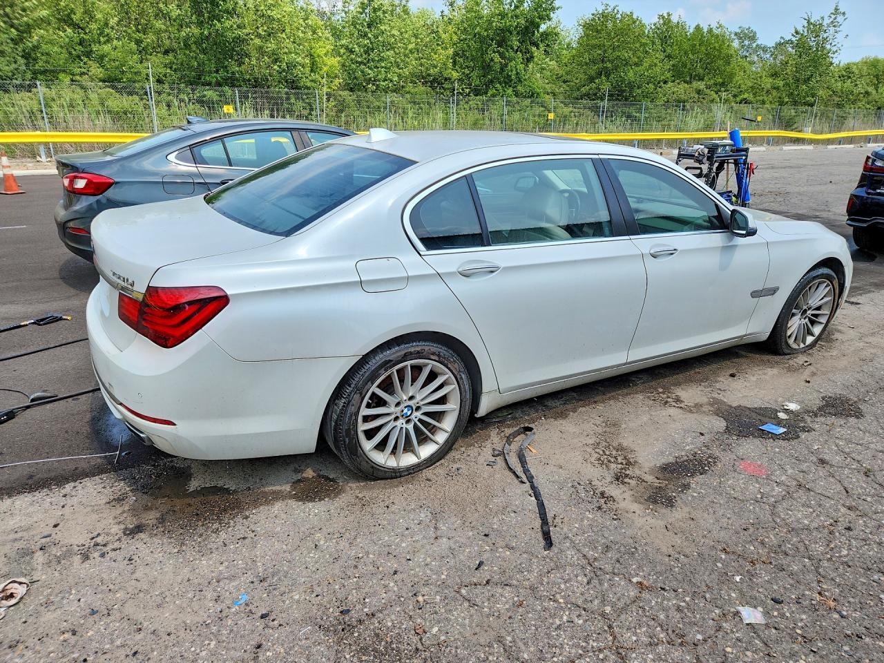 2013 BMW 750 Lxi - Фото 3