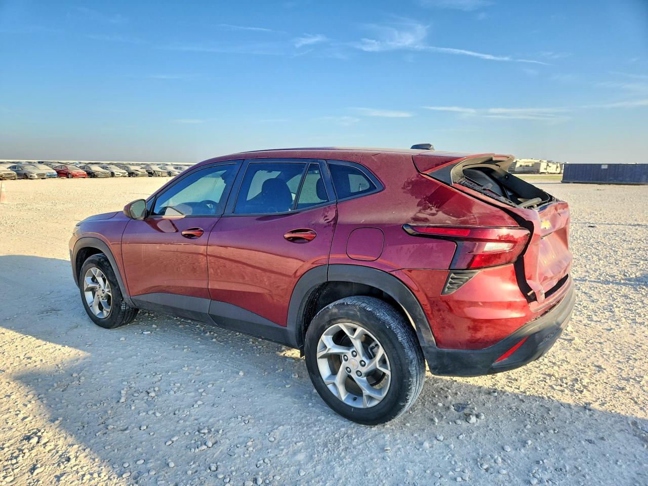2025 Chevrolet Trax Ls - Фото 2