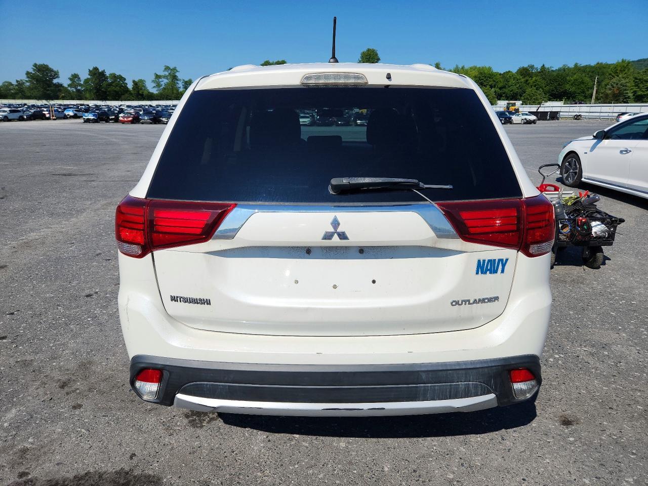 2016 Mitsubishi Outlander Es - Image 6