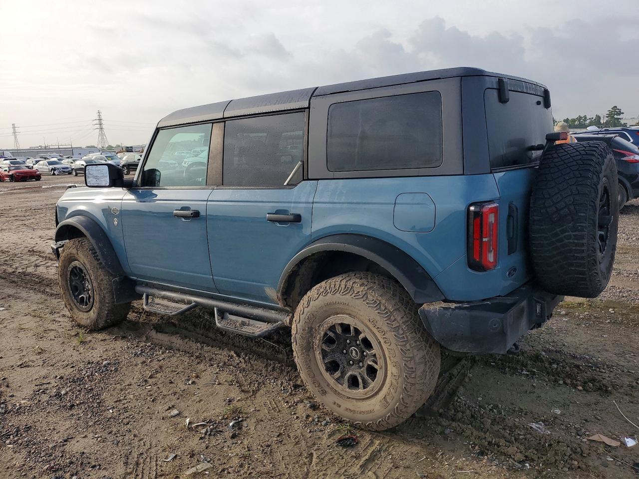 2023 Ford Bronco Base - Image 2