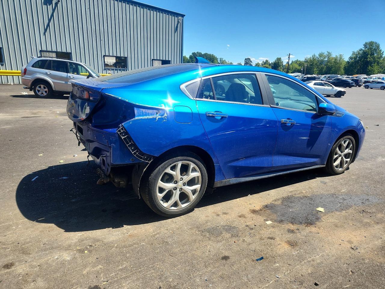 2017 Chevrolet Volt Premier - Image 3